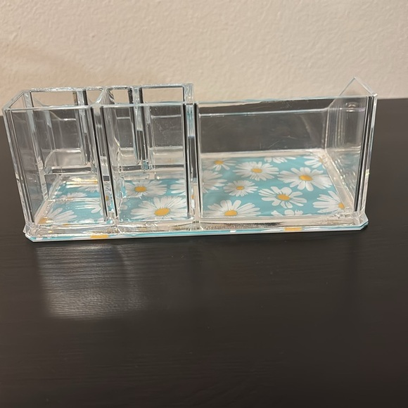 Plastic Makeup Organizer - Picture 3 of 6